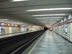 Platforms of Metro Isabel la Católica station on Line 1 of Mexico City Metro
