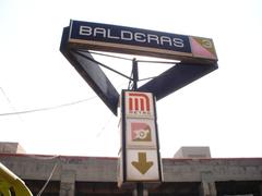 Estación Balderas metro station platform with colorful tiled walls and seating area