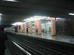 Westbound metro platform at San Lazaro station facing towards Pantitlan