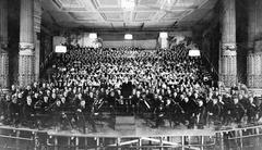 Philadelphia Orchestra performing Mahler's 8th Symphony American premiere in 1916