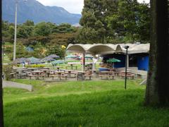 Cafeteria inside Parque Central Simón Bolívar with outdoor seating and greenery