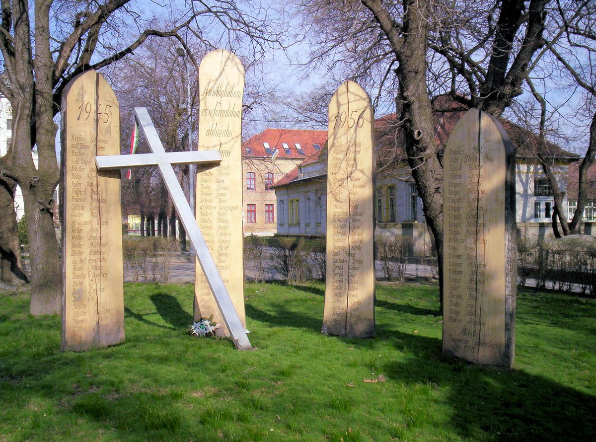 Memorial monument dedicated to the victims of World War II and the 1956 revolution in Dunavecse