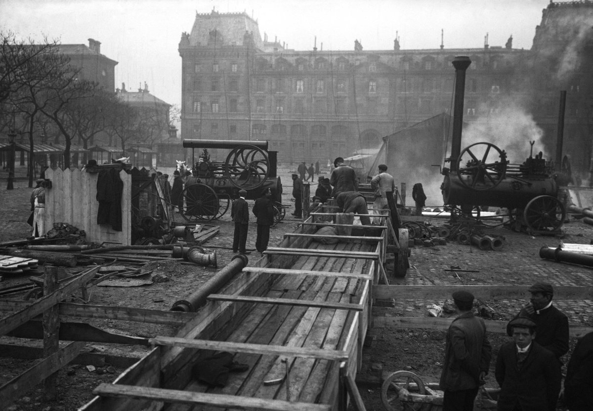 Historical pumps for water drainage in Cité metro station, January 1910