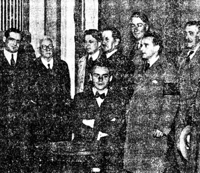 Federico García Lorca with Roberto González Pastoriza, Manuel Gómez Román, Eugenio Arbones Castellanzuelo, Eugenio Fadrique González, and Jerónimo Toledano Cañamaque in Vigo, May 1932
