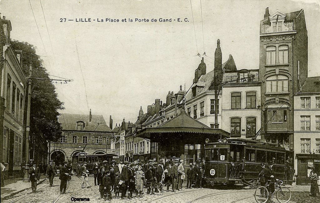 Vintage tram at Porte de Gand, Lille