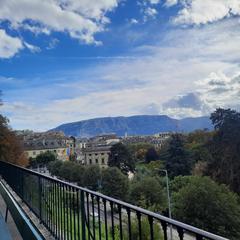 Scenic view of Geneva cityscape with Lake Geneva and Jet d'Eau fountain