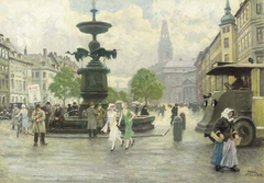 Historic street scene with early 20th century buses and people in 1920s clothing near Storkespringvandet fountain