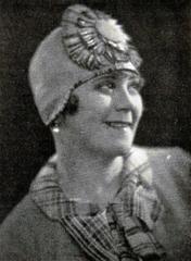Tollie Zellman as Millie in the play Bättre folk by Avery Hopwood and David Gray