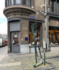 Boutique des faïences de Gien ceramic shop exterior on Rue des Sablons in Brussels