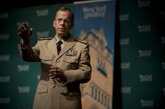 Chairman of the Joint Chiefs of Staff Adm. Mike Mullen addresses audience at Wayne State University