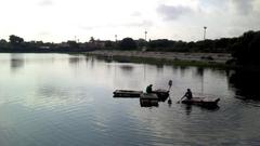 Raghuji Talāv lake in Nagpur, India with clear water and surrounding greenery