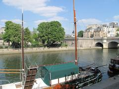 View of the île de la Cité from the Quai Conti in Paris 4th arrondissement