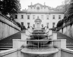 Swan House