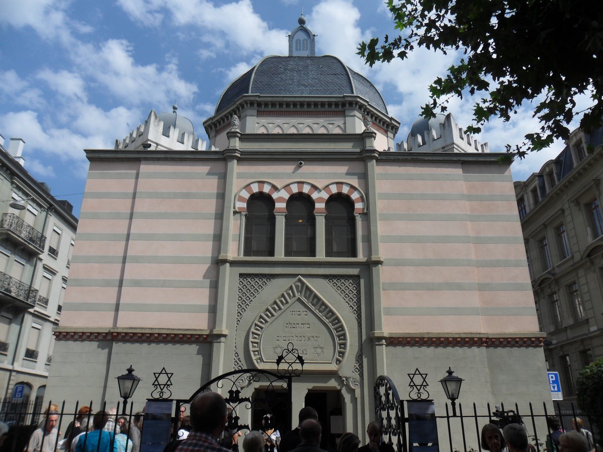 Facade of Beth Yaacov Synagogue on Synagogue Square