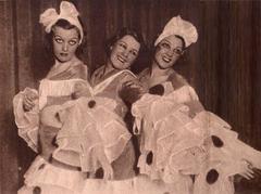 Libertad Lamarque and fellow actresses at Teatro Maipo 1933