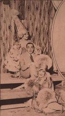 Perlita Greco, Pepe Arias and Laura Hernández featured in Cabecitas Locas magazine at Teatro Maipo in 1927