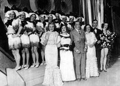 Cast of the Teatro Maipo Revue Company in 1935 with Alicia Barrié, Gloria Guzmán, Pepe Arias, Sofía Bozán, Juan Carlos Thorry and Aída Olivier in front row