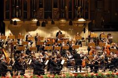 Neue Philharmonie Westfalen performing at Tonhalle Zürich