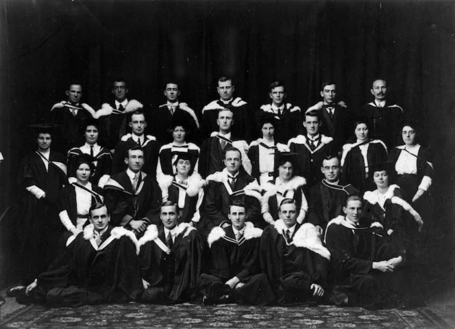 Group portrait of Victoria University College Graduates in 1914 including Brigadier General Anthony Carroll Nathan