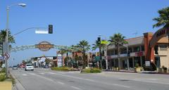 Encino Commons shopping and business area in the San Fernando Valley, Los Angeles