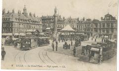 Historic postcard of Lille Grand Place featuring the Vieille Bourse, Colonne de la Déesse, and the Grande Garde with a vintage tram and horse-drawn carriages