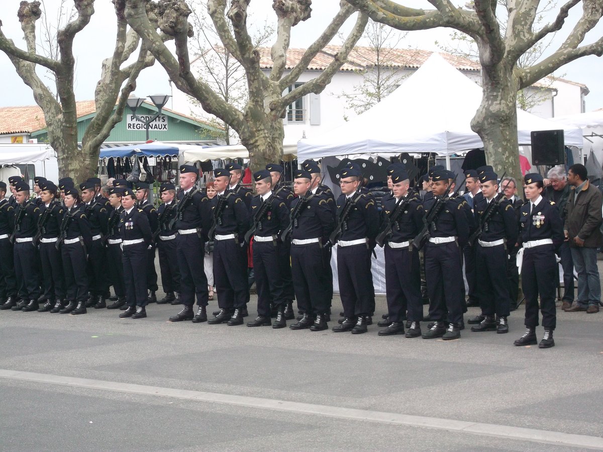 Sous-officers company 2012.48 presented to the flag on Île de Ré on April 26, 2013