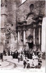 People exiting Saint-Sauveur Church in La Rochelle around 1905