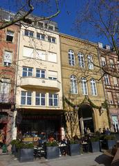 Place Guillaume II in Luxembourg City with historical buildings and statue in the square