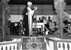 Yuvraj of Jammu and Kashmir addressing convocation in 1949 with Jawaharlal Nehru seated behind