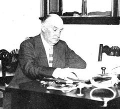 President Alvear studying government documents during vacation