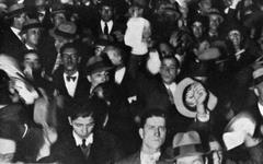 Massive crowd waving handkerchiefs greeting former president Marcelo T. de Alvear in triumphant return in 1931