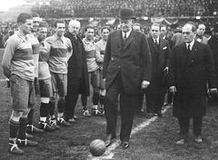 President Marcelo T. de Alvear inaugurating Boca Juniors stadium by kicking the ball