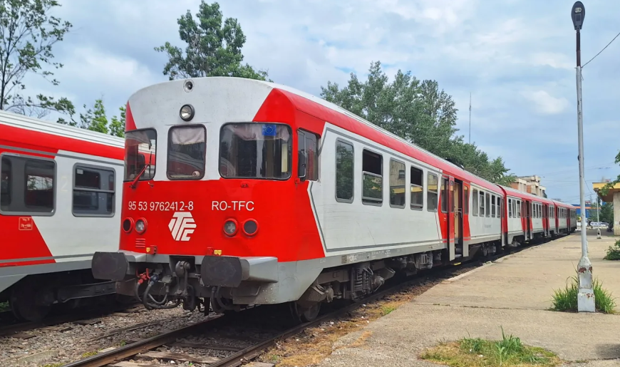 VT624 train at Titan Sud station