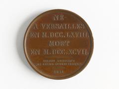 Medal featuring a left-facing bust of Lazare Hoche and inscription on reverse