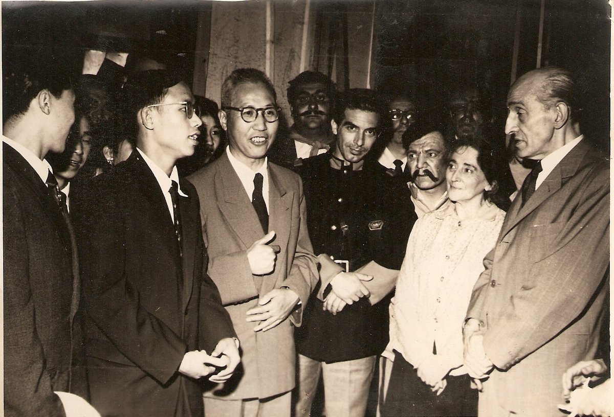 Peking Opera performers visiting Comedia Nacional at Teatro Cervantes with prominent Argentine artists