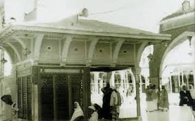 Old picture of maqam Ibrahim in 1922 showing the ancient structure and historical architecture