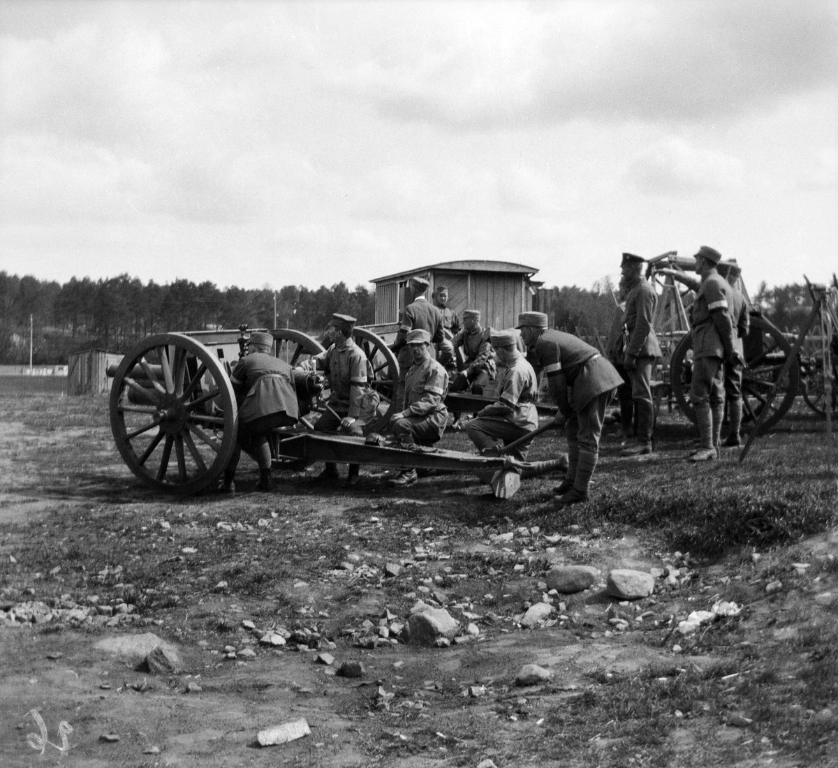 Artillery training of Helsinki Jäger Brigade in Töölö on present-day Töölö ball field area