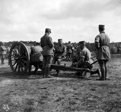 Finnish Jäger Brigade artillery exercise in Töölö, Helsinki, historical black and white photo