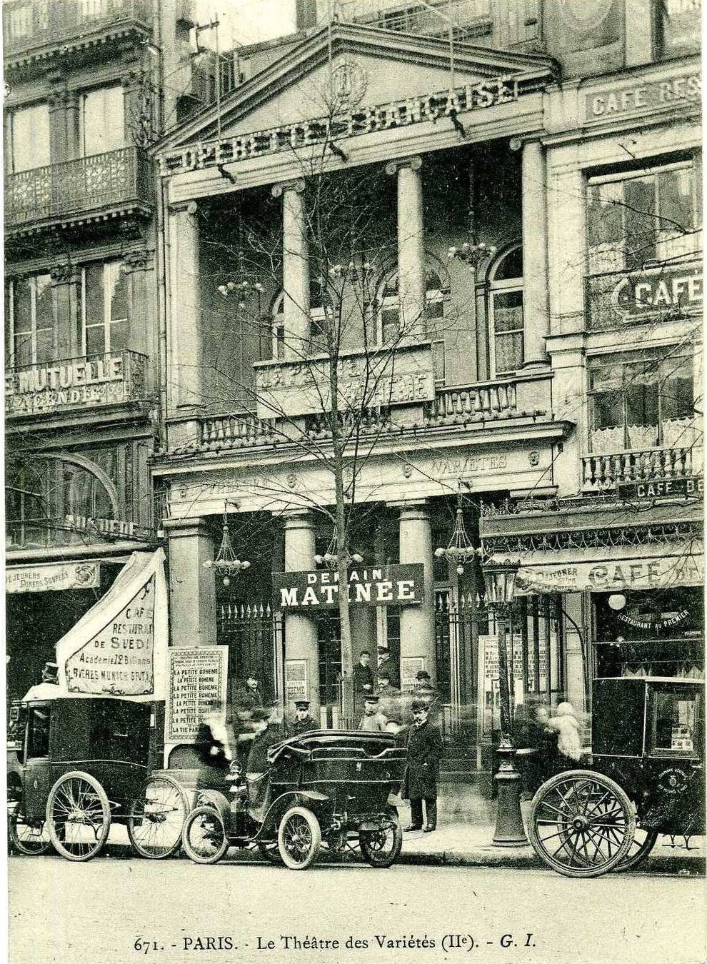 Front view of Théâtre des Variétés in Paris