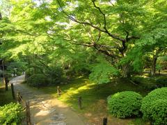 Shōren-in Buddhist temple in Kyoto with traditional Japanese architecture surrounded by vibrant autumn foliage