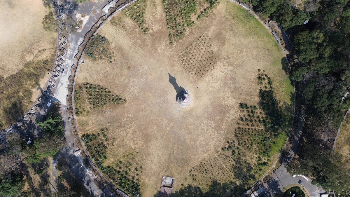 Storage tanks at the Cárcamo de Dolores with the closed old Feria de Chapultepec nearby