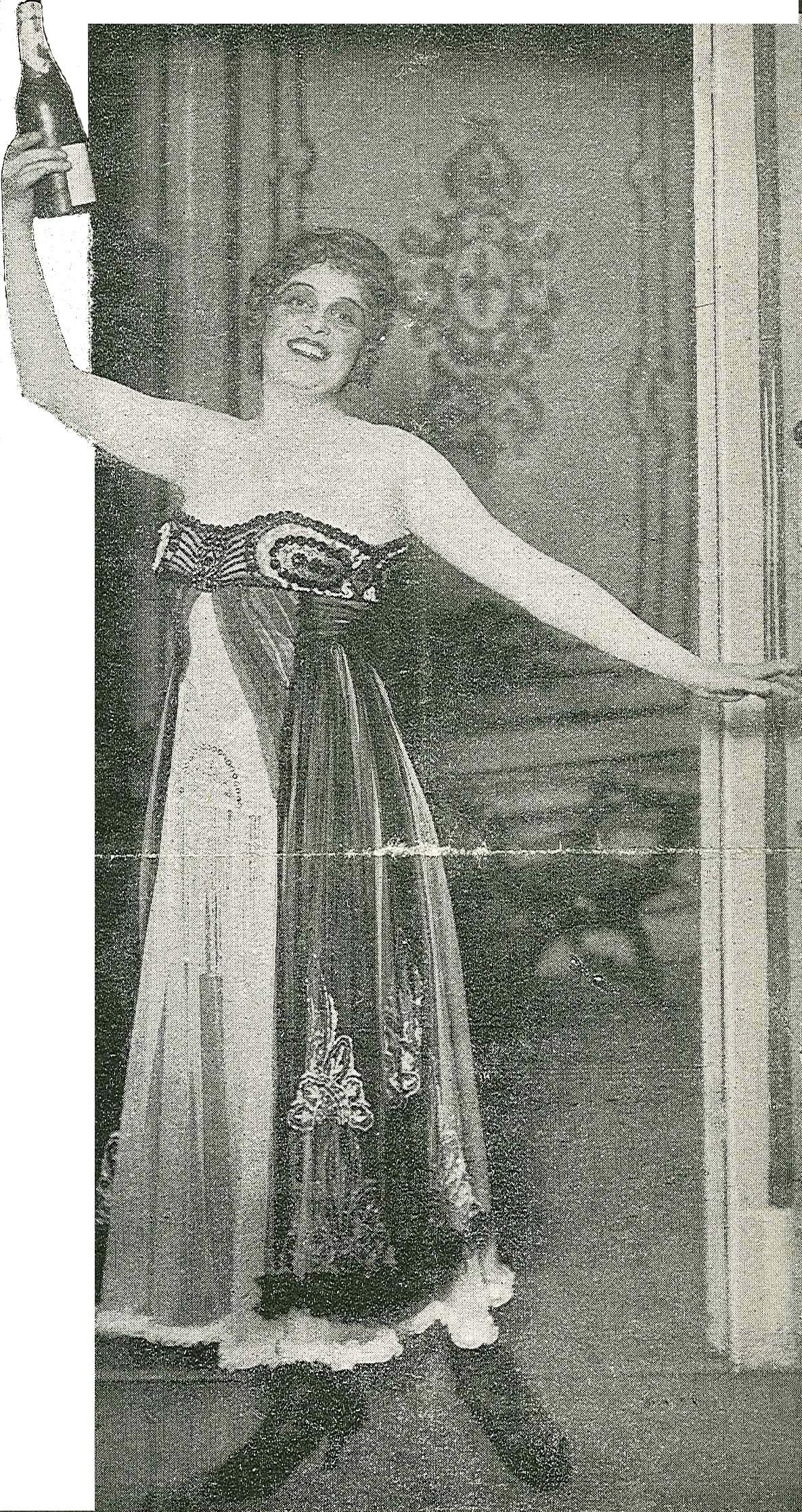 Sickan Castegren acting in a scene from Svasse Bergqvist's revue Ack, Elvira at Södra Teatern in Stockholm
