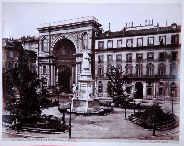 Piazza della Scala in Milan with the monument to Leonardo da Vinci