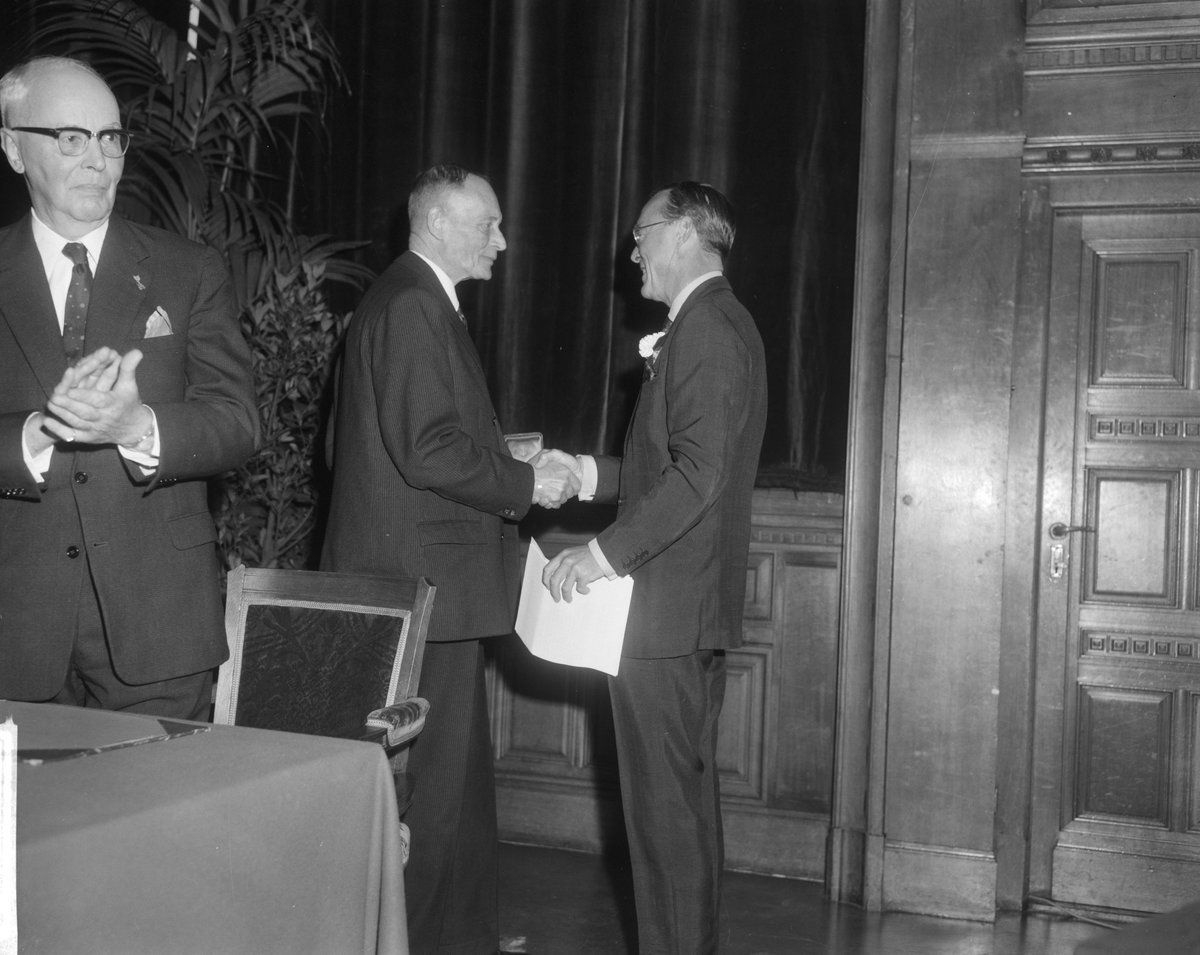 Professor Victor Jacob Koningsberger receiving the golden pen medal from Prince Bernhard at the Royal Tropical Institute in Amsterdam, 1965