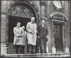 Former King Leopold III of Belgium visiting the Royal Tropical Institute in Amsterdam, accompanied by Dr. C. Nagtegaal and Colonel M. Quinet, April 12, 1966