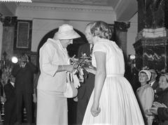 Queen Juliana receiving a bouquet during the Golden Cotton Boll award ceremony in 1960 at the Royal Tropical Institute, Amsterdam