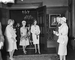 Queen Juliana of the Netherlands presenting the Golden Cotton Boll award at the Royal Tropical Institute in Amsterdam on September 26, 1960