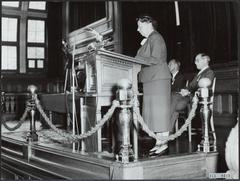 Black and white photo of the Third World Congress of Sociology attendees at Koninklijk Instituut voor de Tropen, Amsterdam in 1956