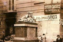 Napoli statue del Nilo Largo Corpo di Napoli sphinx children details intact