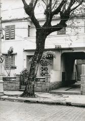 Historic black and white photo from Correio da Manhã archive showing a vintage tram on a city street